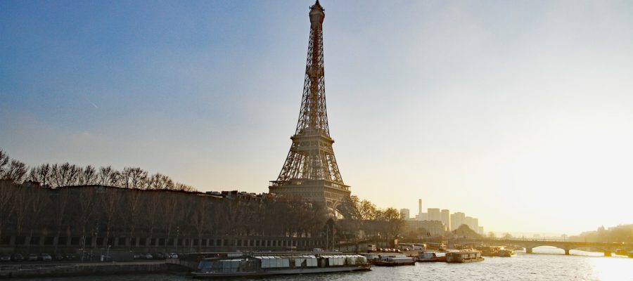 Eiffel Tower Paris Seine River  - japanibackpacker / Pixabay