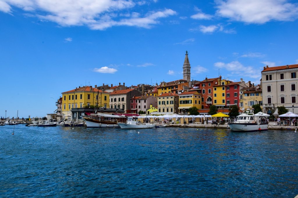 Town Port Boats Bay Sea Ocean  - 19267554 / Pixabay
